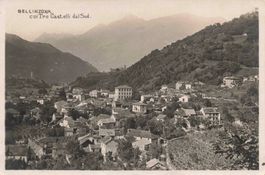 Bellinzona con i tre castelli dal sud
