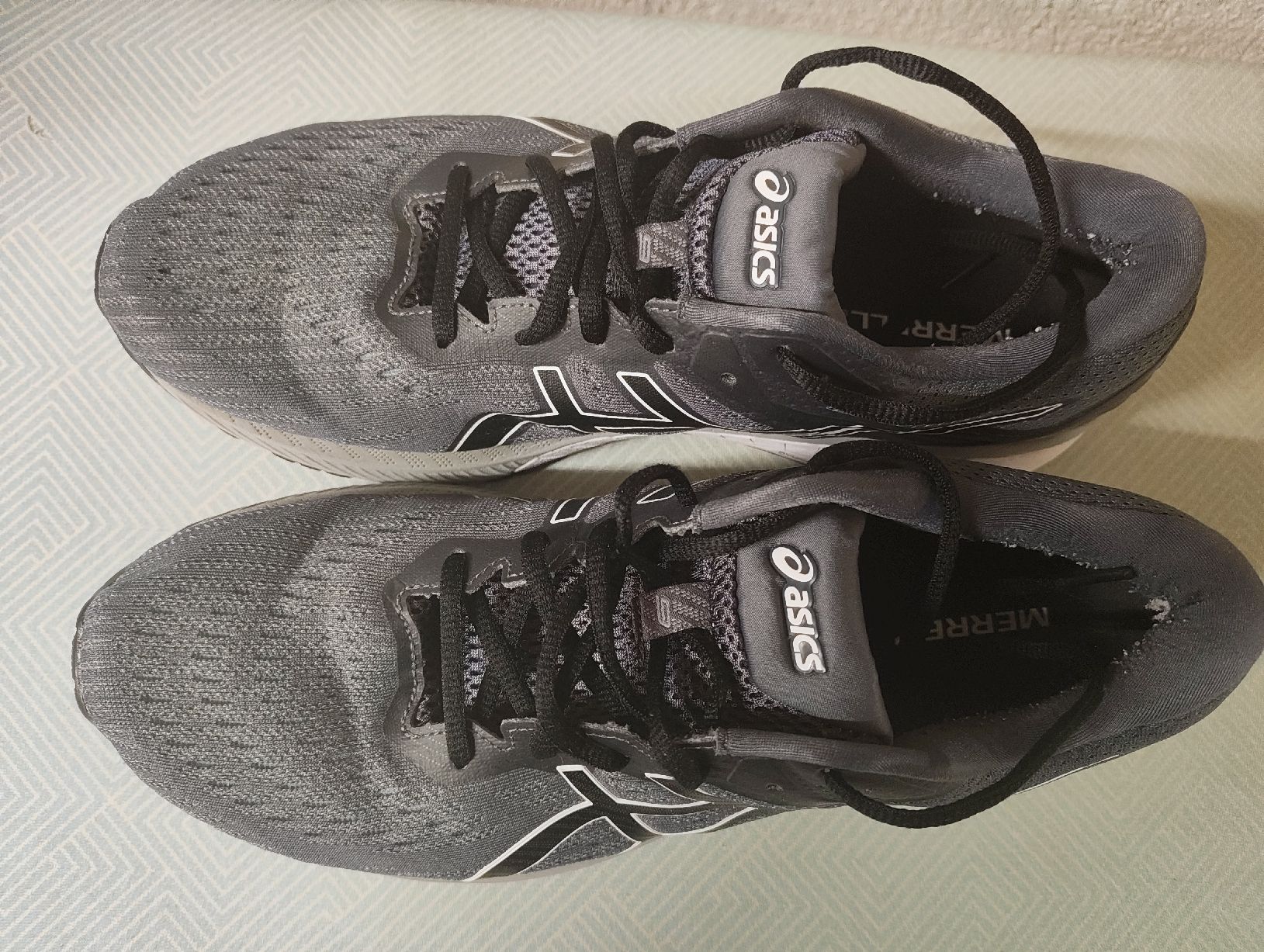 Asics Scarpe da uomo: Asics Laufschuhe Herren Gr 46.5 – Usato da WENGEN venduto da majca 2