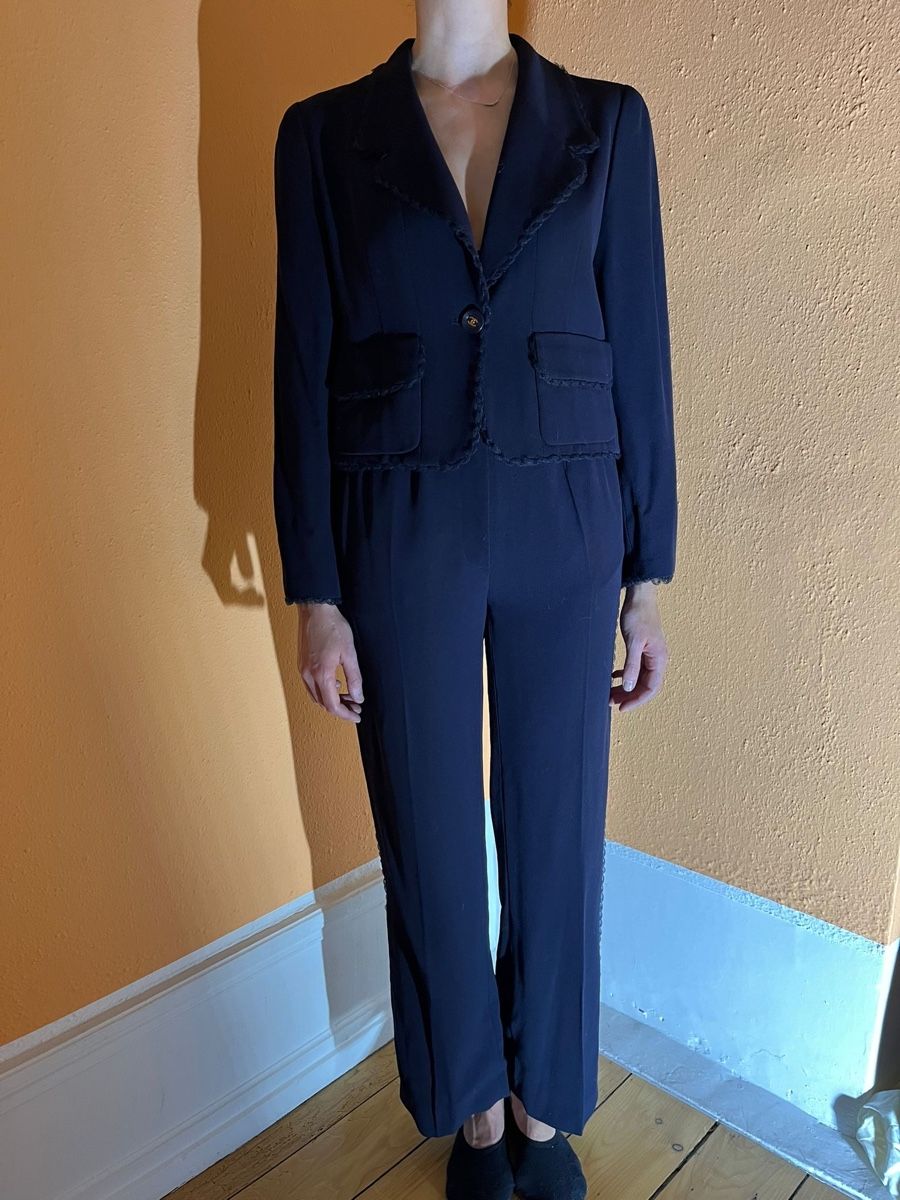 Chanel Ensembles & Tailleurs: CHANEL jacket - ikonischer Klassiker – D'occasion à Baden par agora_newgeneration