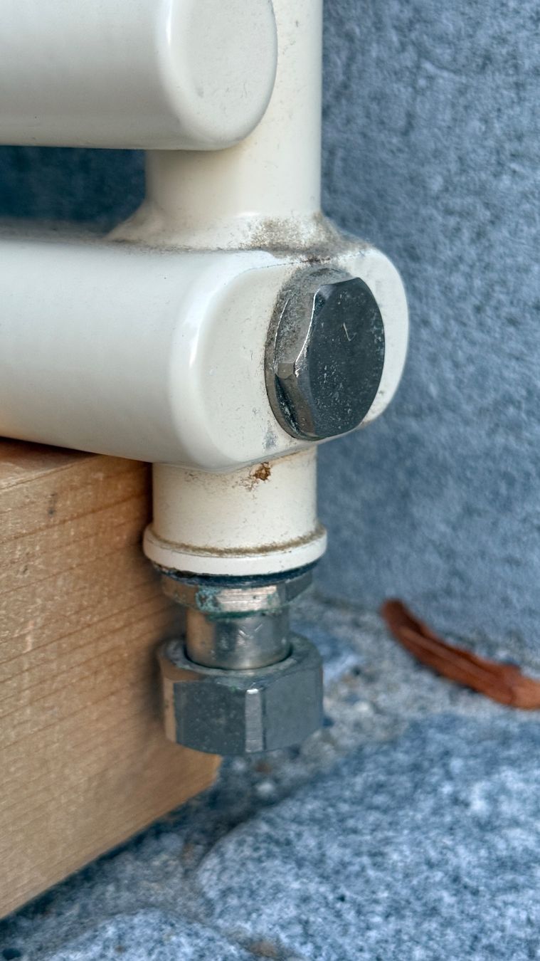 Heizgeräte: Badheizkörper Radiator 55x121 cm – Gebraucht aus Herisau von behal 1