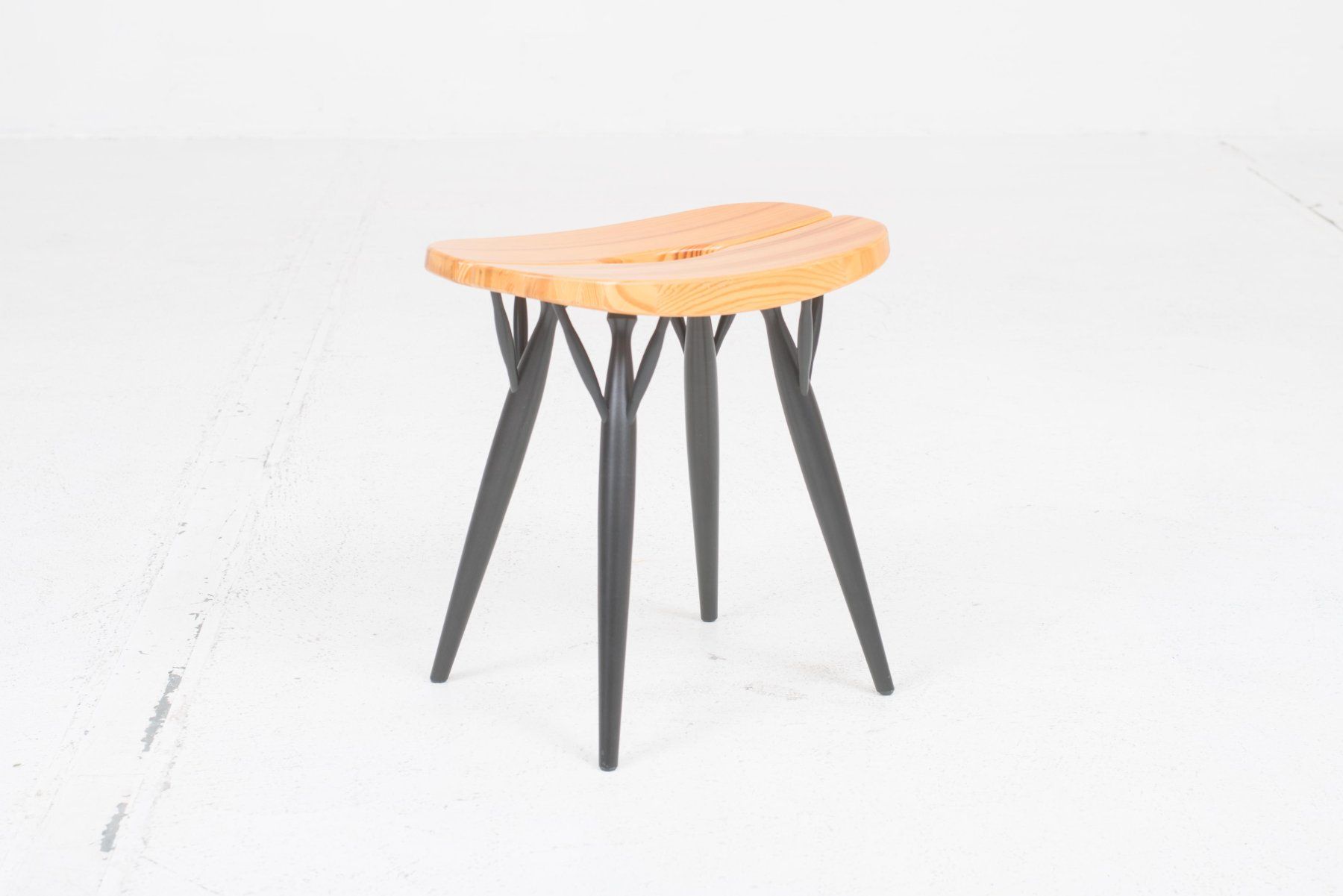 Artek Sgabelli: Artek Pirkka Hocker von Ilmari Tapiovaara – Usato da Zürich venduto da STUZH38 2