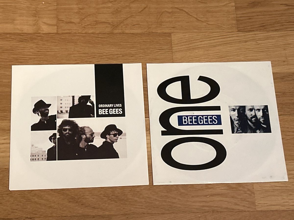 Vinyles: Bee Gees. 2 Neuwertige unbespielte Single – Neuf (Voir description) à Faulensee par Mizuno06