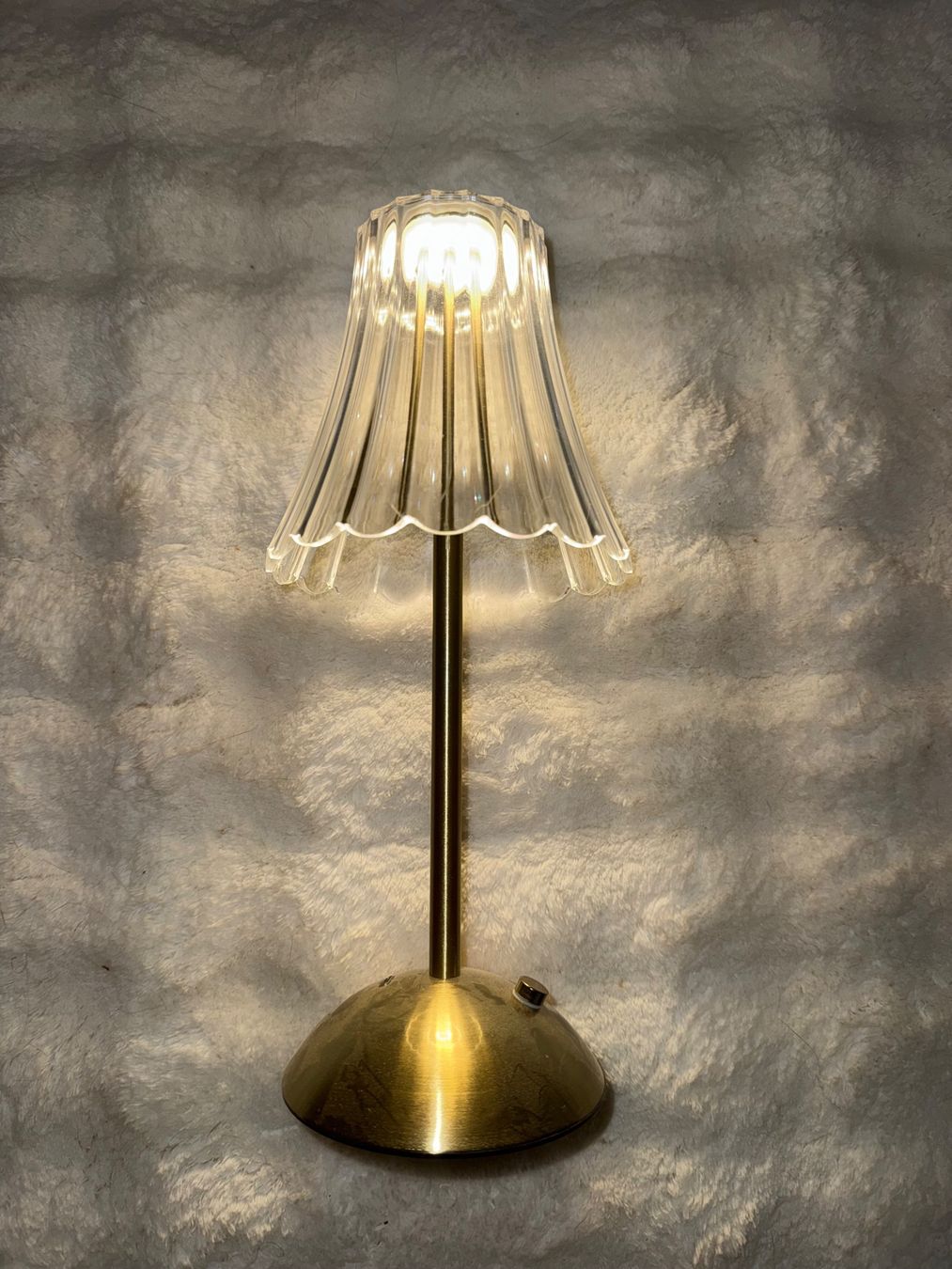 Lampen: Lampe de table LED dorée – Gebraucht aus Biel/Bienne von Rinee_G 1
