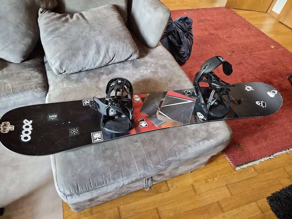Boards: Snowboard plus Boots – D'occasion à Aigle par led_8nd2