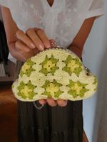 Sac à main vintage crocheté, un accessoire d'été.