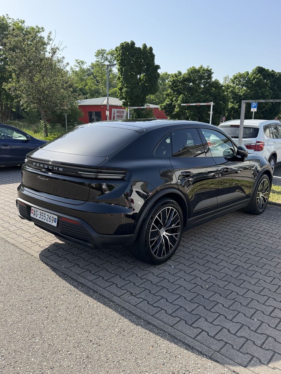 Porsche Automobili: Porsche Macan 4 – Usato da wettingen venduto da InveeBee 3