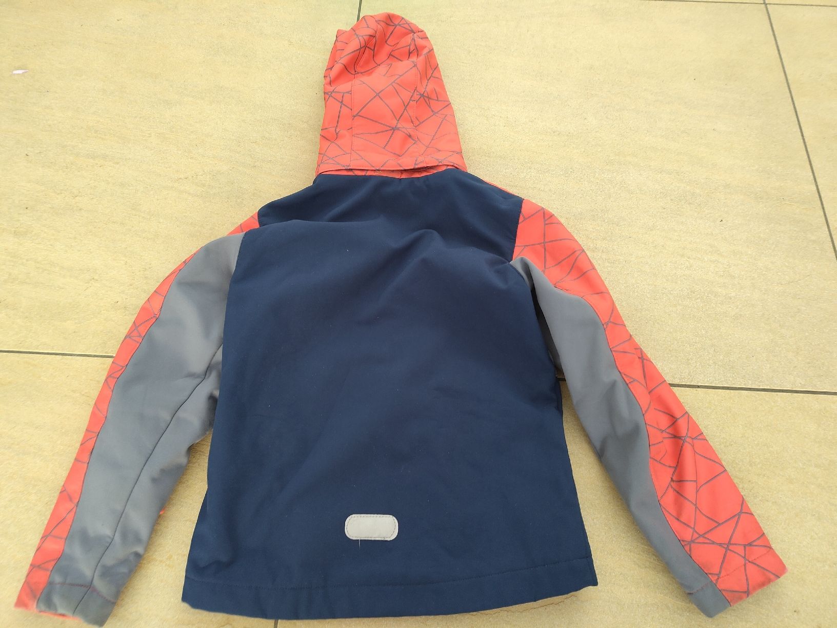 Giacche & Cappotti: Kinderjacke Softshell Grösse 128 mit Kapuze gebraucht – Usato da Embrach venduto da JenDeca 1