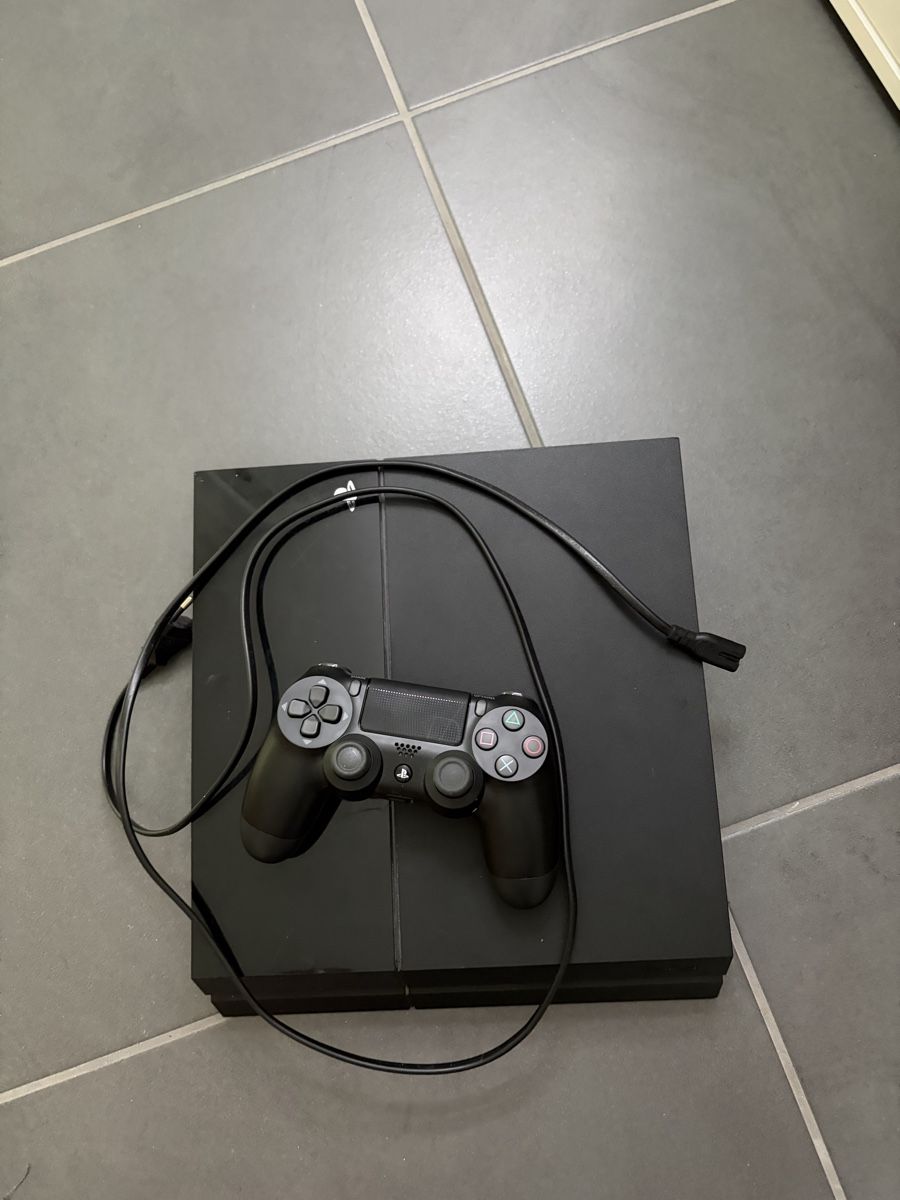 Sony Console: PS4 Fat + Controller + Netzkabel (bundle) – Usato da Niederurnen venduto da mat_22hd 4