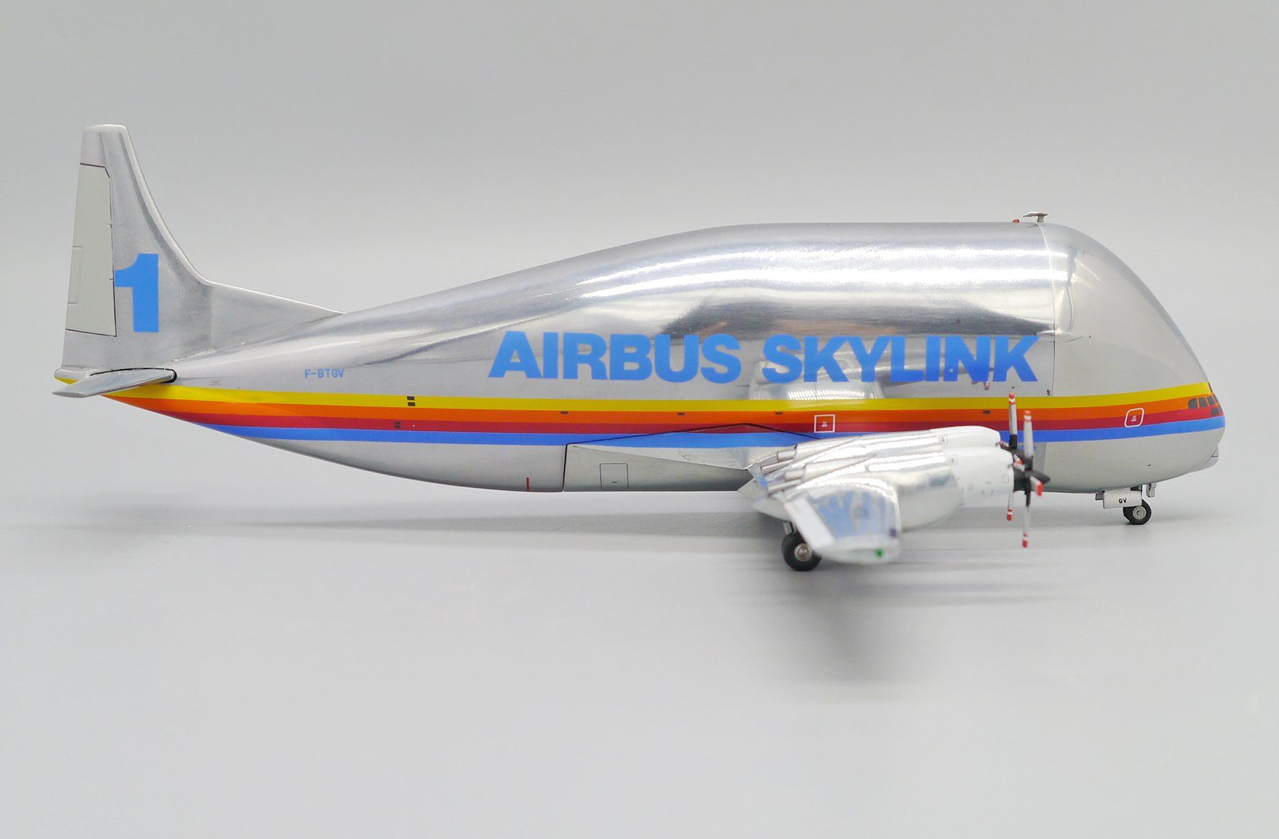 Modellbausätze & Standmodelle: Aero Spacelines SUPER GUPPY 377SGT – Neu und originalverpackt aus Morges von iljamuromez 1