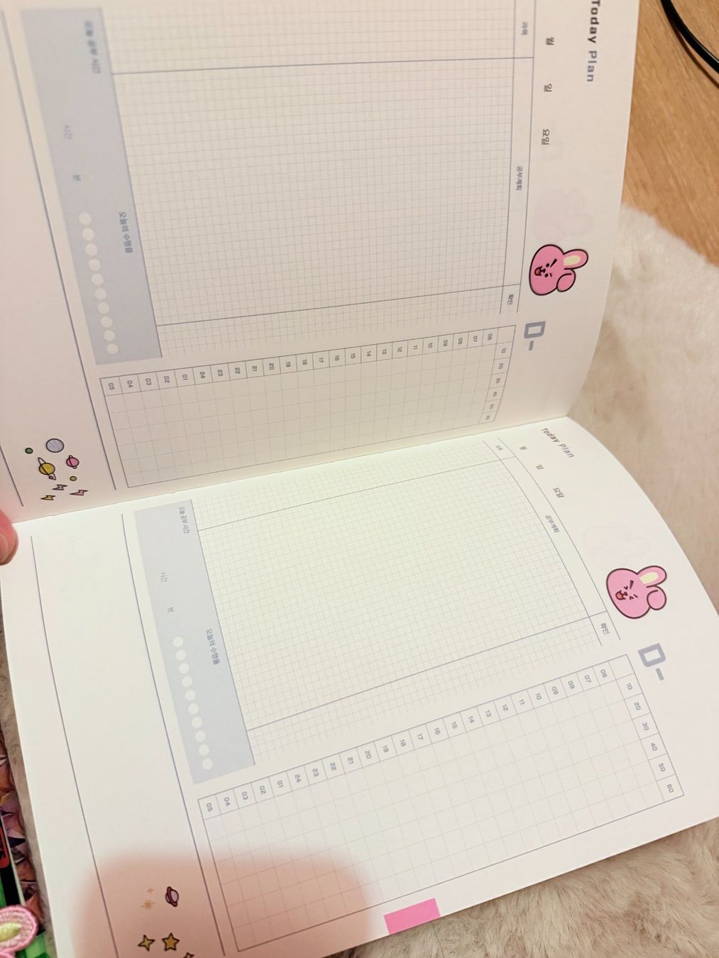 Carte collezionabili: BTS / BT21 study planner+notebook+DNA official pin merch – Nuovo (secondo la descrizione) da Dübendorf venduto da saltedbread 1