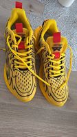 Herren Sportschuh in gelb und rot