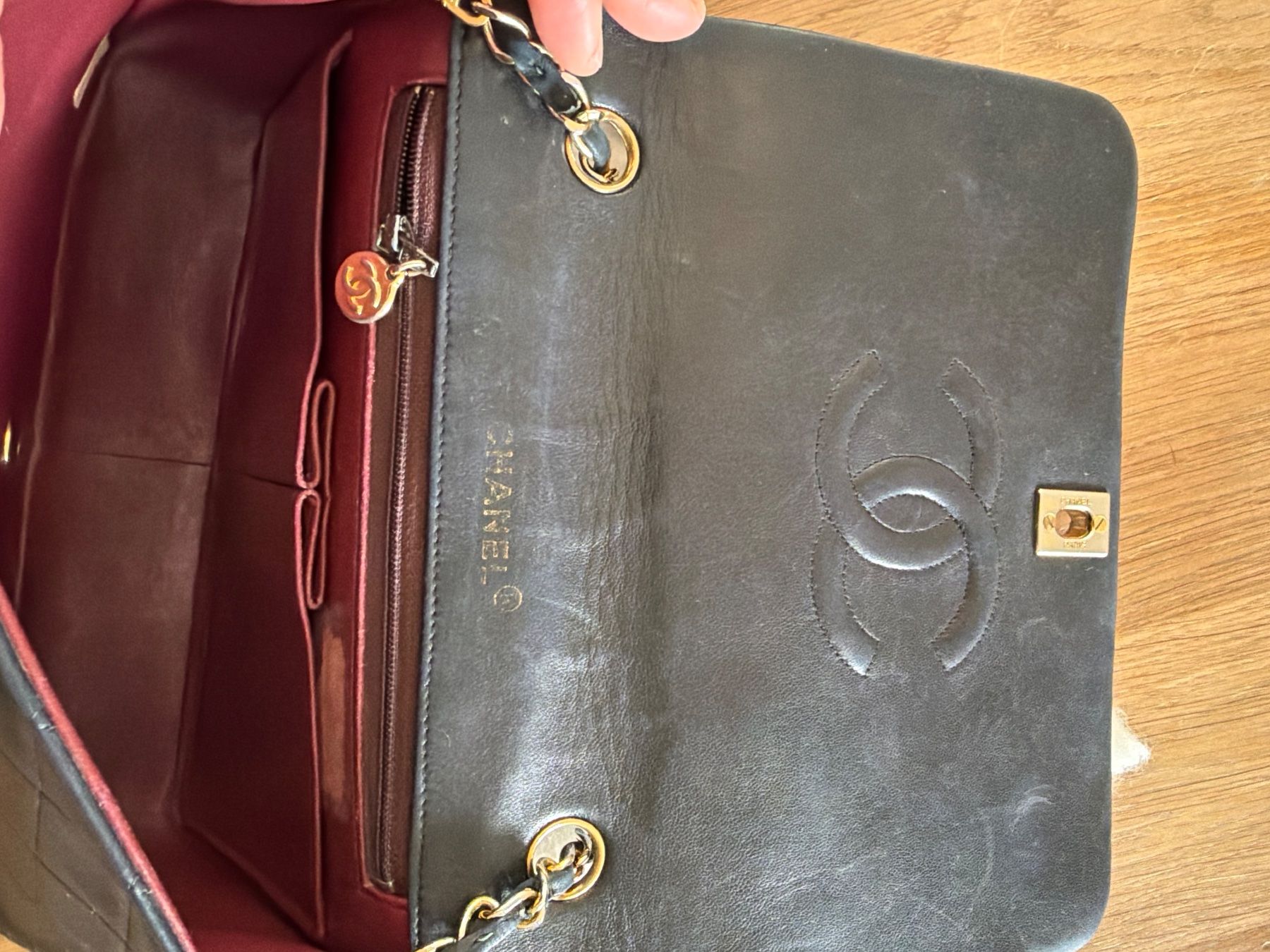 Chanel Taschen für Damen: Vintage Chanel Bag - A Timeless Classic, Great Condition – Gebraucht aus Geneve von esp_8rbh 4