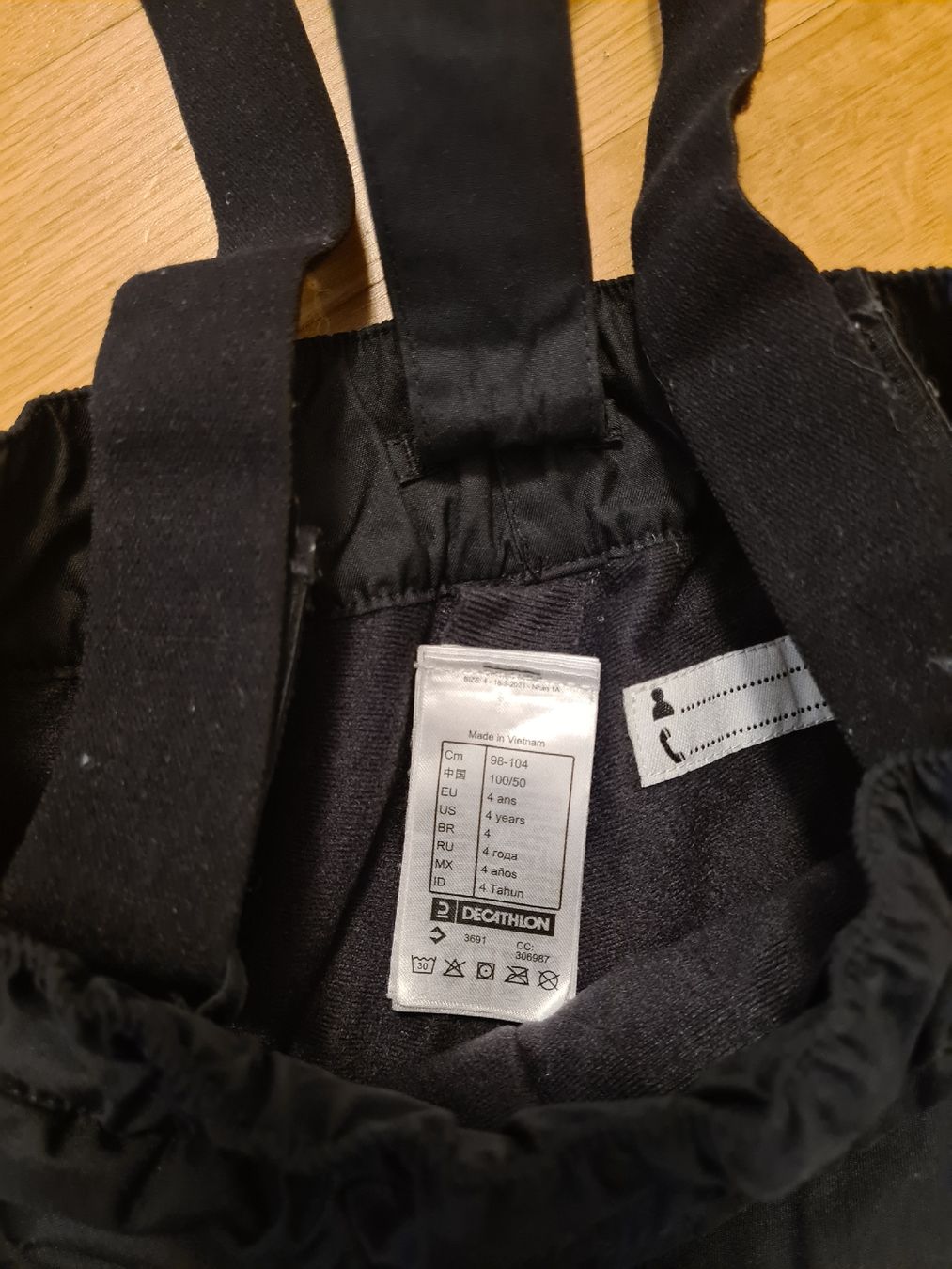 Decathlon Lotti & Set di vestiti: Winterset mit Skianzug, Grosse 104 – Usato da Zumikon venduto da daryona 7