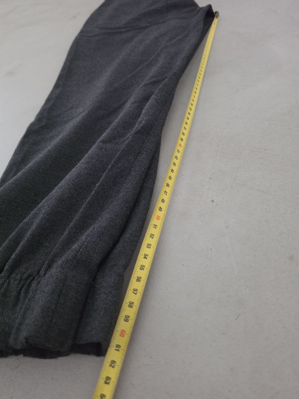 Zara Pantalons: Damen Hose Zara grau Grösse 38  – D'occasion à Amriswil par gu80kaya 3