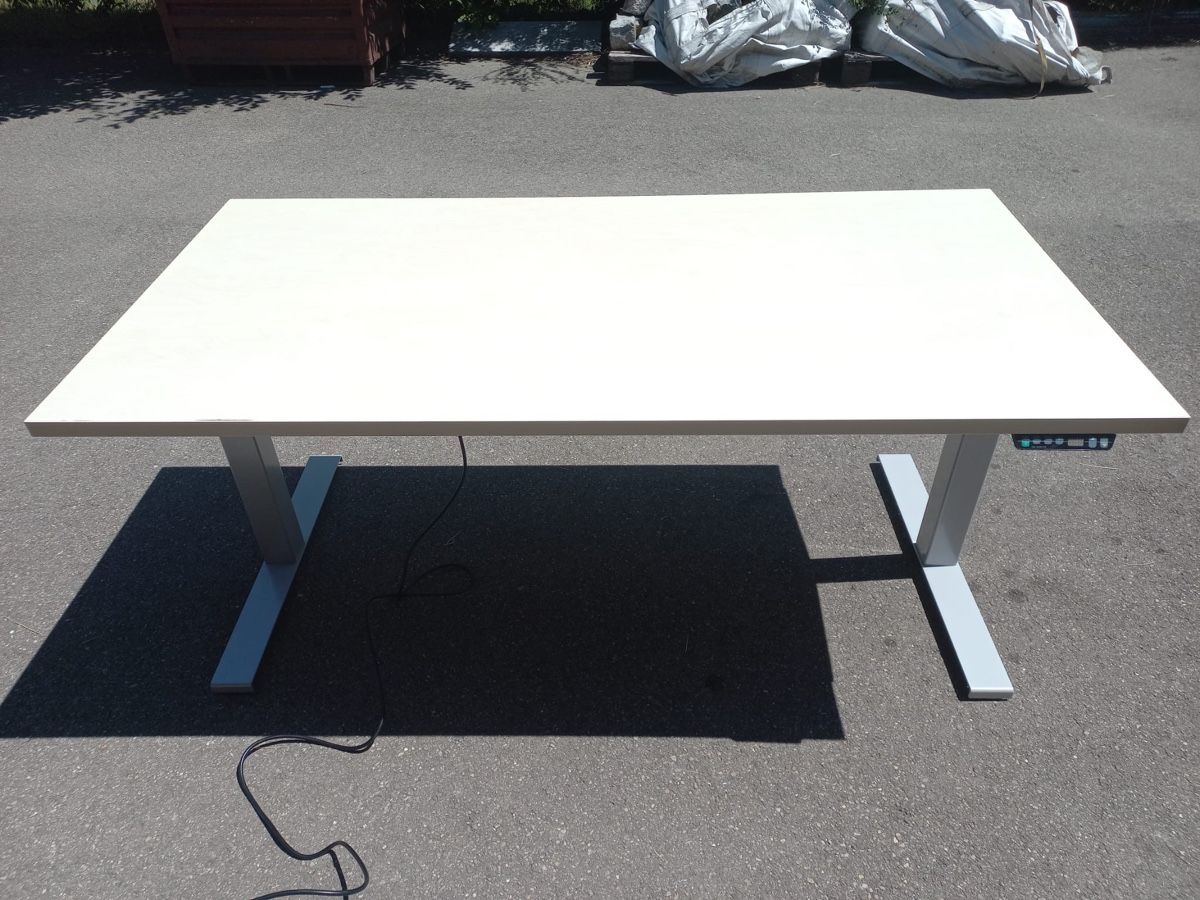 Tables: Tisch elektrisch höhenverstellbar – D'occasion à Rikon im Tösstal par Kurt_Goes_Classic 7