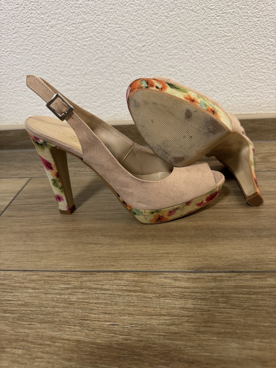 Scarpe da donna: Sandali rosa nr. 38 – Nuovo (secondo la descrizione) da Claro venduto da kel_v7dj 2