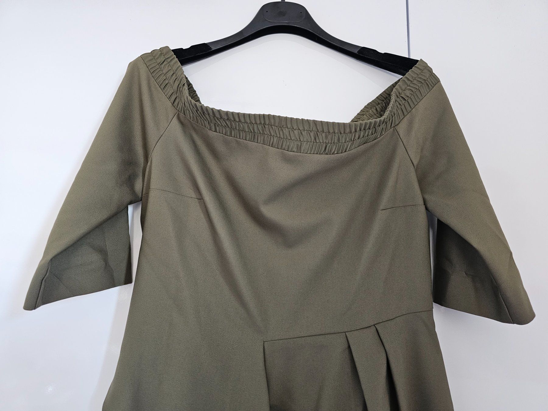 Kleider: Robe Kaki "Cop-Copine" Originale, avec une encolure bateau. – Gebraucht aus Basel von Paloma6261 1