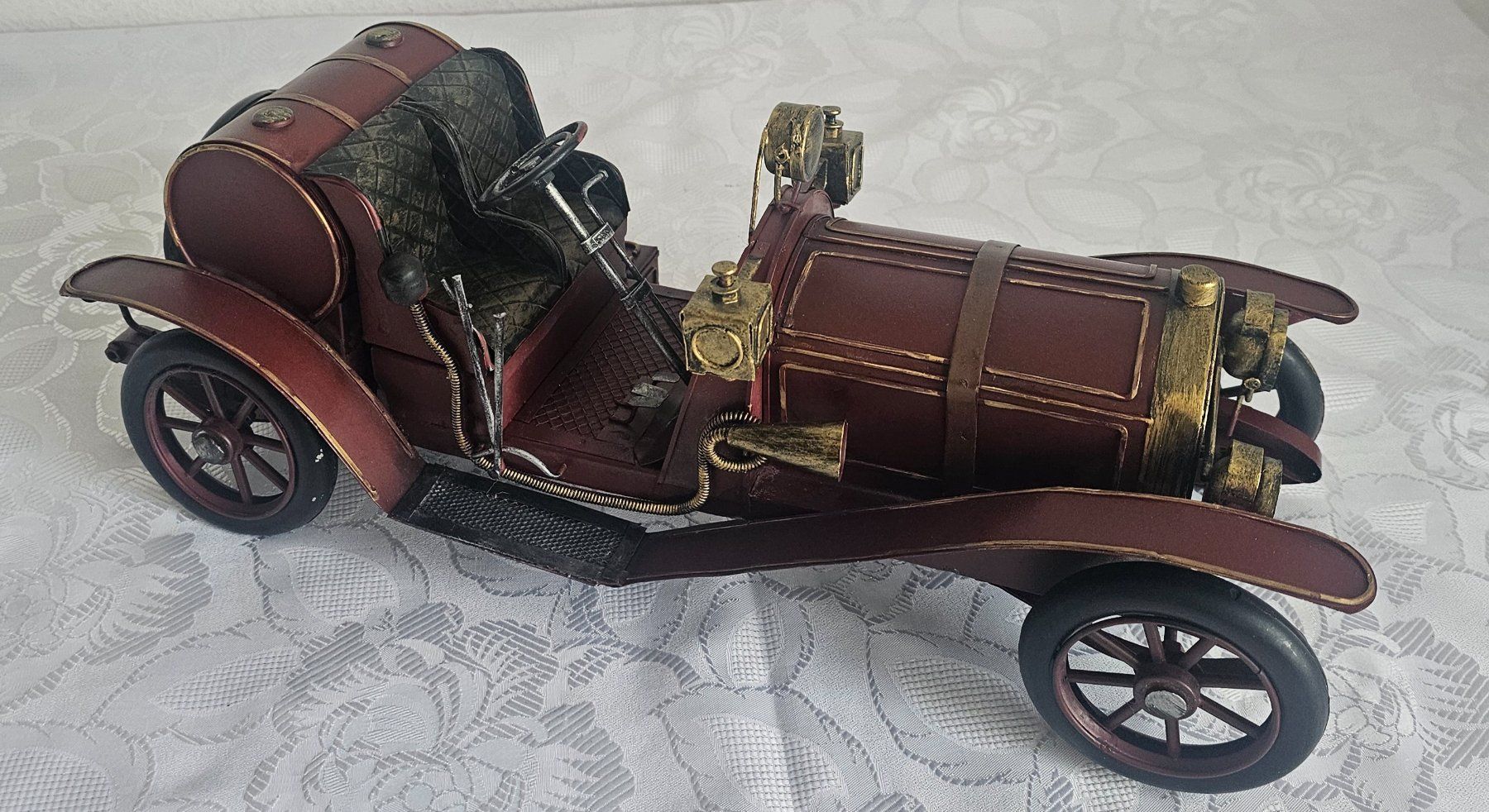 Voitures modèles: Antikes Auto aus Metall Handmade – D'occasion à Bronschhofen par Xena37 1