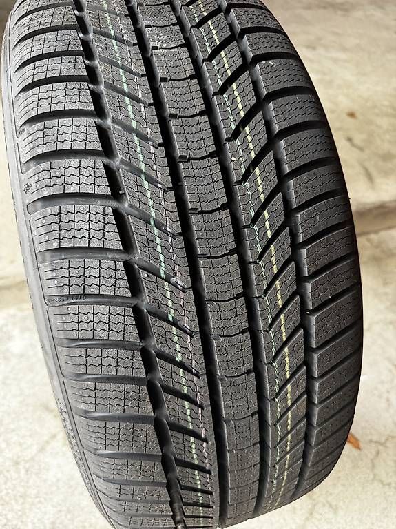 Continental Pneumatici & Ruote complete: 255/45/20 Winterreifen – Usato da Augst BL venduto da Connect.AHME. 1