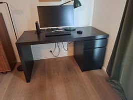 Pult • Schreibtisch • Mit 3 Schubladen • IKEA MALM