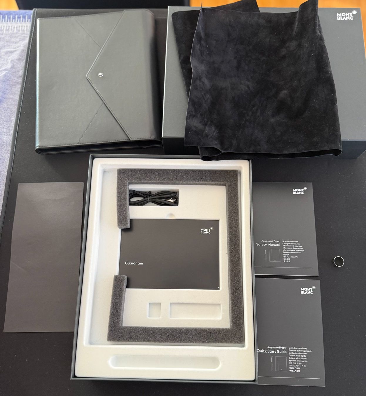 Montblanc Blocchi: Montblanc Augmented Paper Leather folder and pen – Usato da Gland venduto da bfranck 2