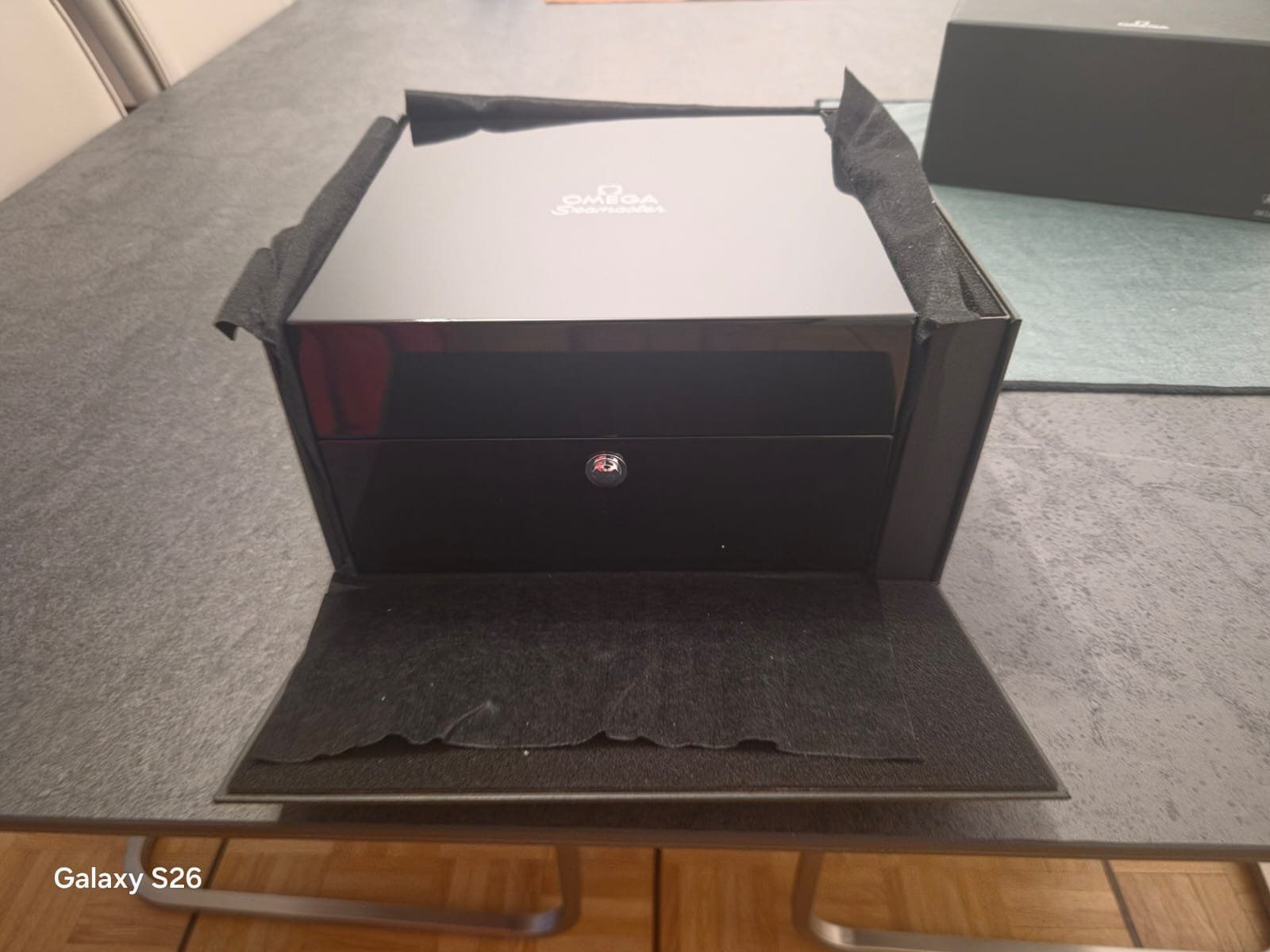 Omega Scatole porta orologi: Vend  boîte Oméga Seamaster – Usato da Genève venduto da hen_dz9m 1