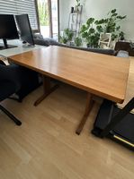 Holztisch