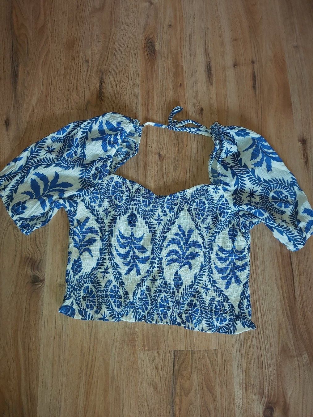 H&M Tops: Top à manches bouffantes taille L – Gebraucht aus La Rippe von veromaud