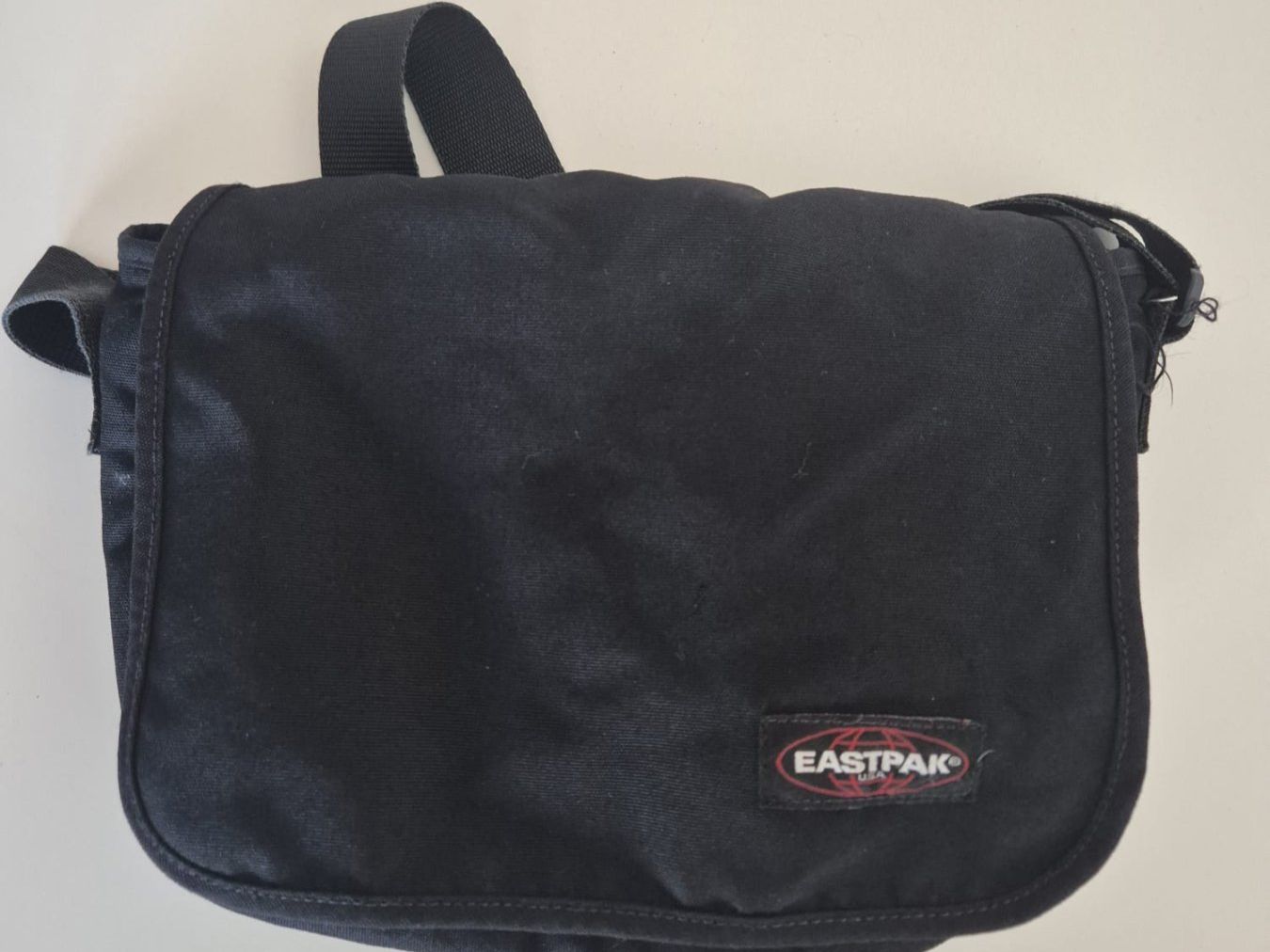 Eastpak Borse: Eastpak Messenger Bag schwarz – Usato da Wallisellen venduto da sal_tb68