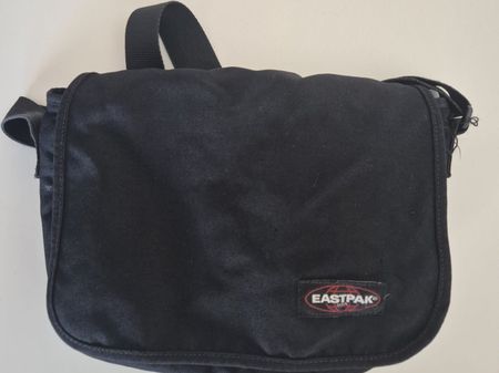 Eastpak Messenger Bag schwarz