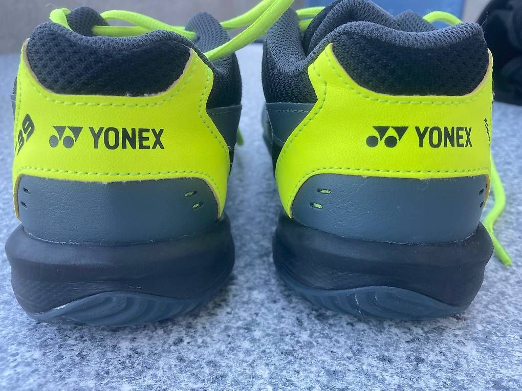Yonex Scarpe da uomo: Hallenschuh Yonex Badmintonschuh Gr. 37 – Usato da St. Pelagiberg venduto da Yellow73 4