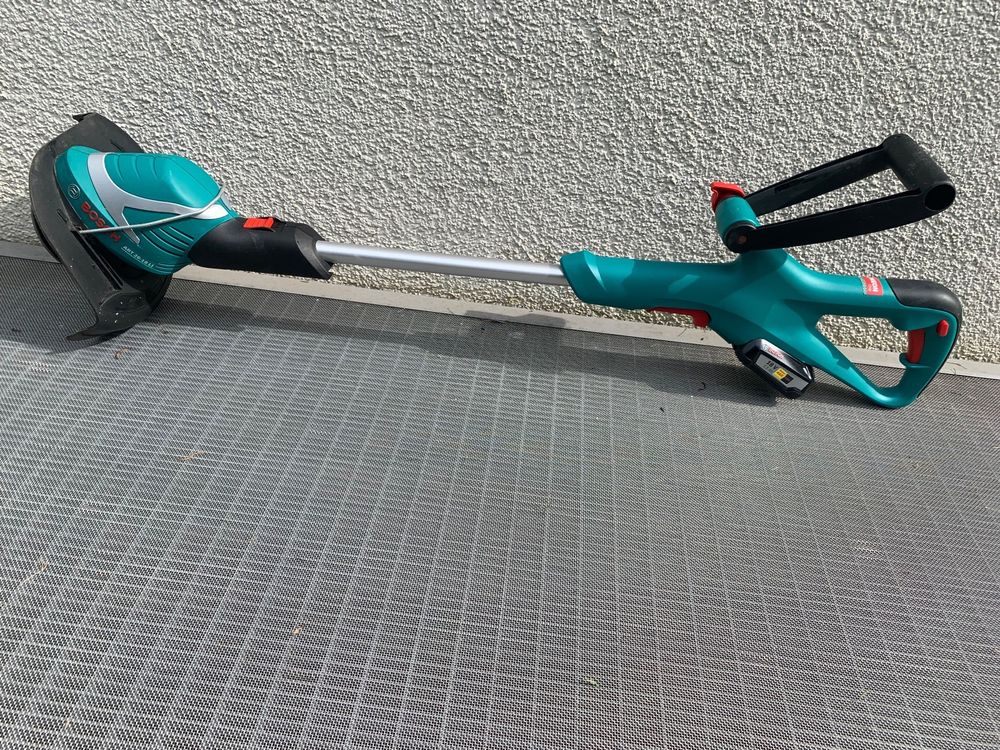 Bosch AkkuRasentrimmer inkl. Ersatzmesser Kaufen auf Ricardo