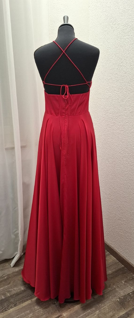 Kleider: Rotes Abendkleid – Neu (gemäss Beschreibung) aus Uster von VMT. 4
