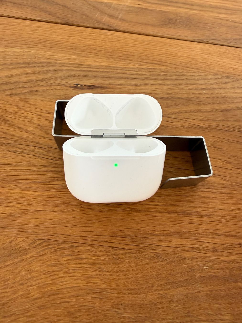 Apple Kopfhörer: APPLE AirPods 4 Charging Case – Gebraucht aus Lausanne von Nine1982