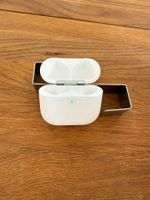 APPLE AirPods 4 Charging Case