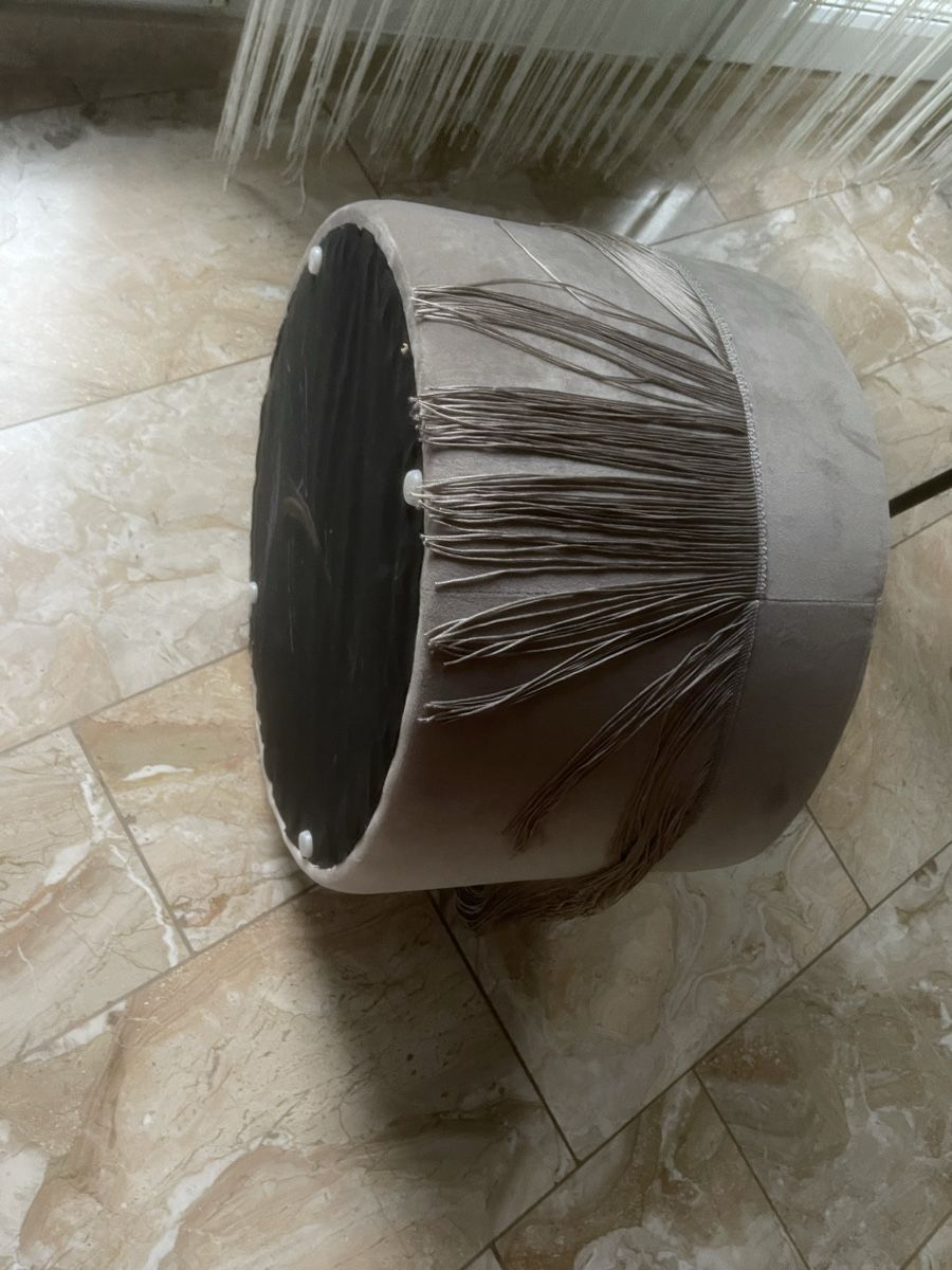 Hocker: Trendiger Pouf Sitzhocker mit Fransen grau – Gebraucht aus Dietikon von Nieselchen 5