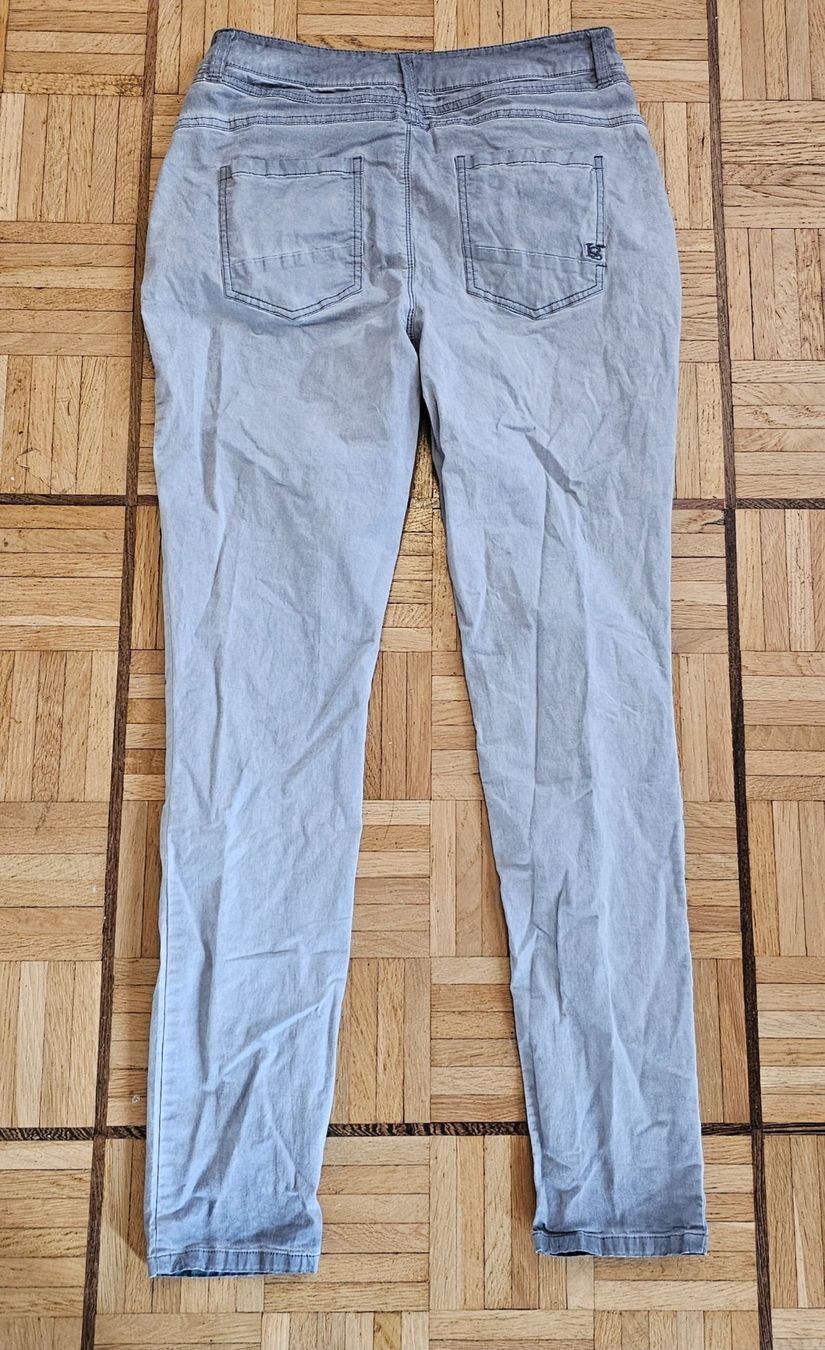 Kleiderpakete: Trendy Damenjeans mit Bluse Gr. M Atelier – Gebraucht aus Füllinsdorf von Sunnebliemli7 2