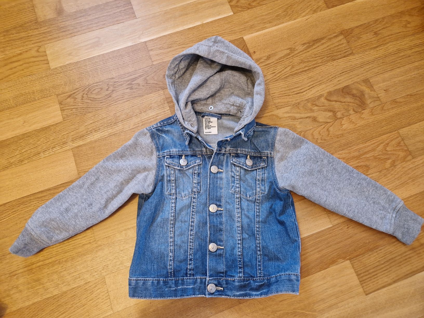 Lotti & Set di vestiti: Kleiderpaket Grösse 116/122 – Usato da Zürich venduto da nicinat 2