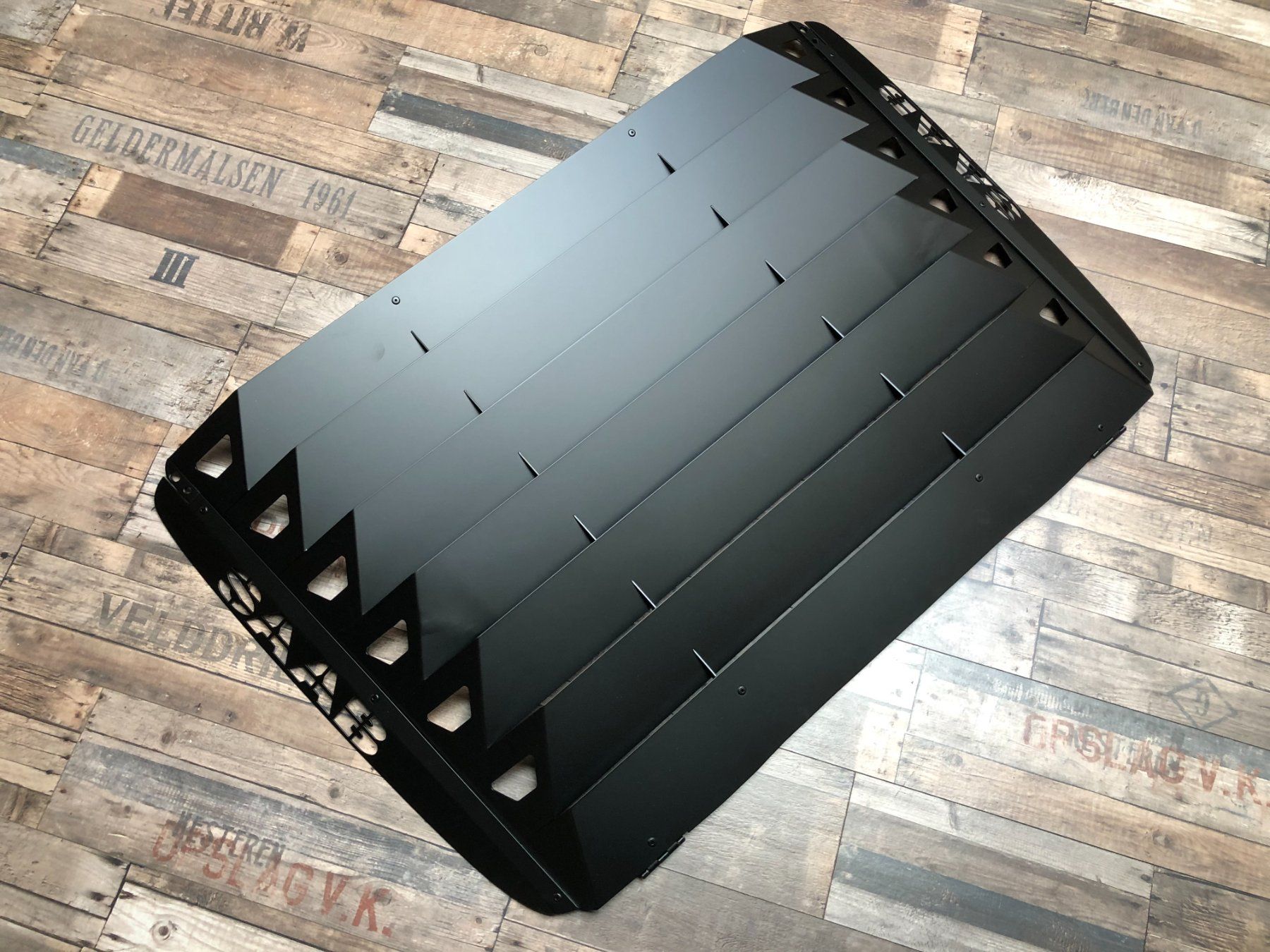 Saab Tutti pezzi di ricambio auto: Replica rear window shadow Louver SAAB 900 Classic Hatchback – Nuovo e nell'imballaggio originale da Fenil-sur-Corsier venduto da HEMIsphere_Garage 1