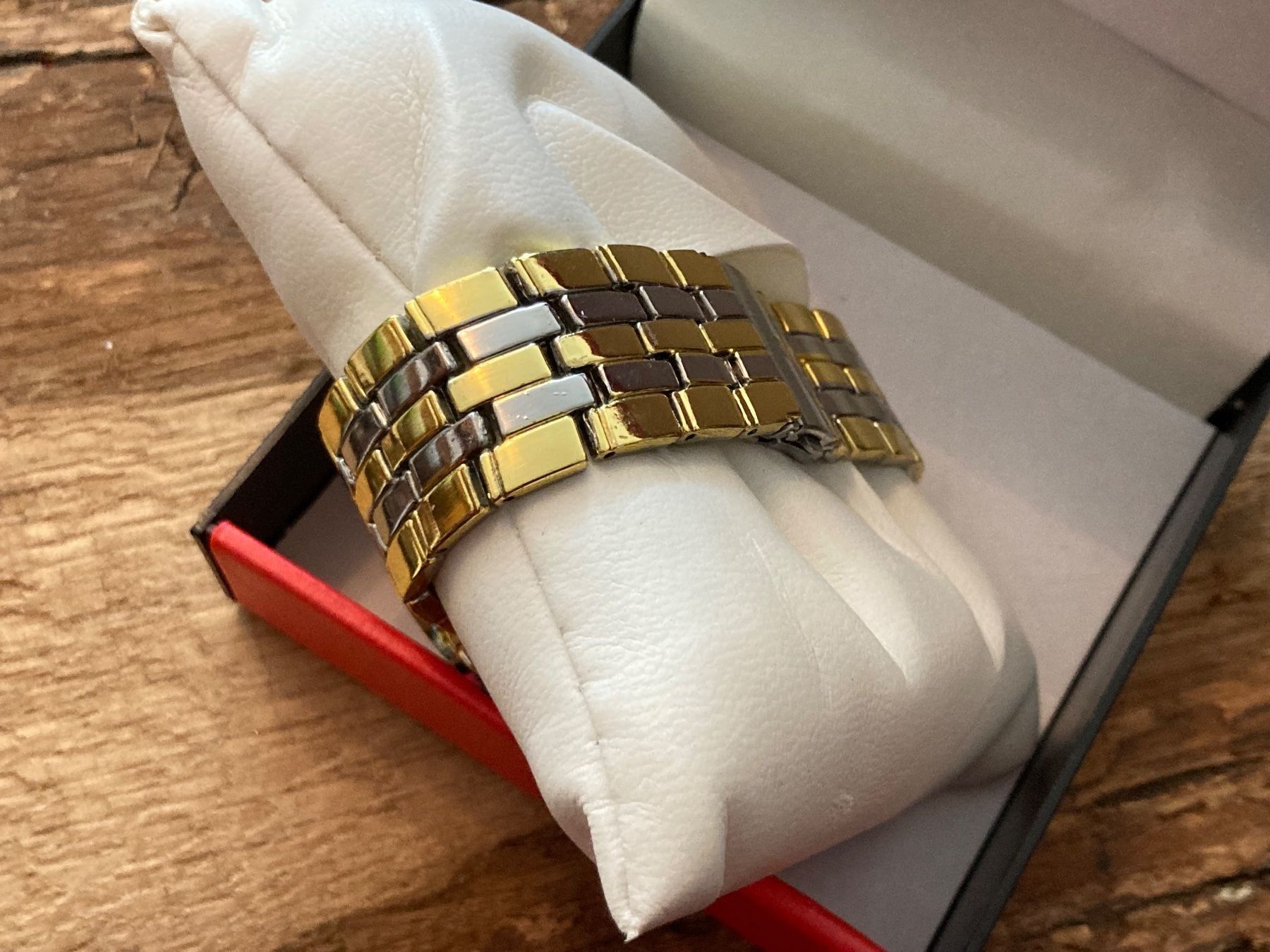 Montres: Genfer Werbeuhr – Neuf (Voir description) à Luterbach par TASTENPLAYER 1