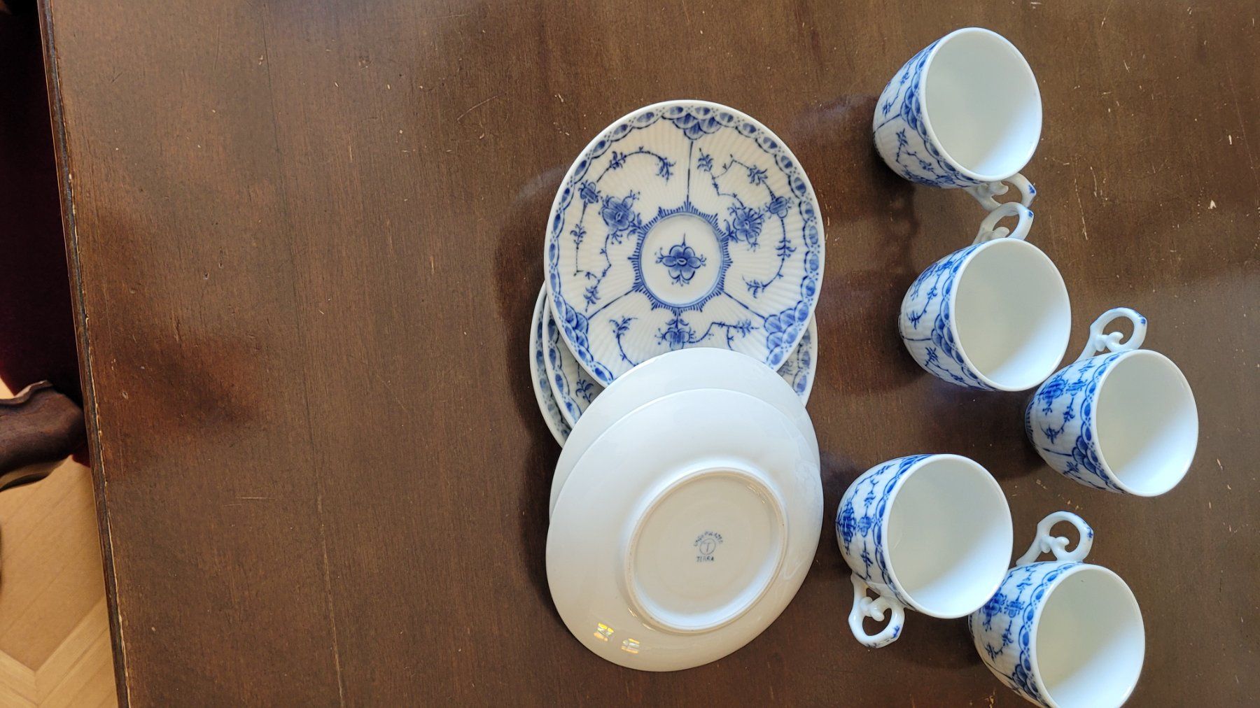 Set di piatti: Antike Tassen und Unterteller – Usato da Urtenen-Schönbühl venduto da Ling444 1