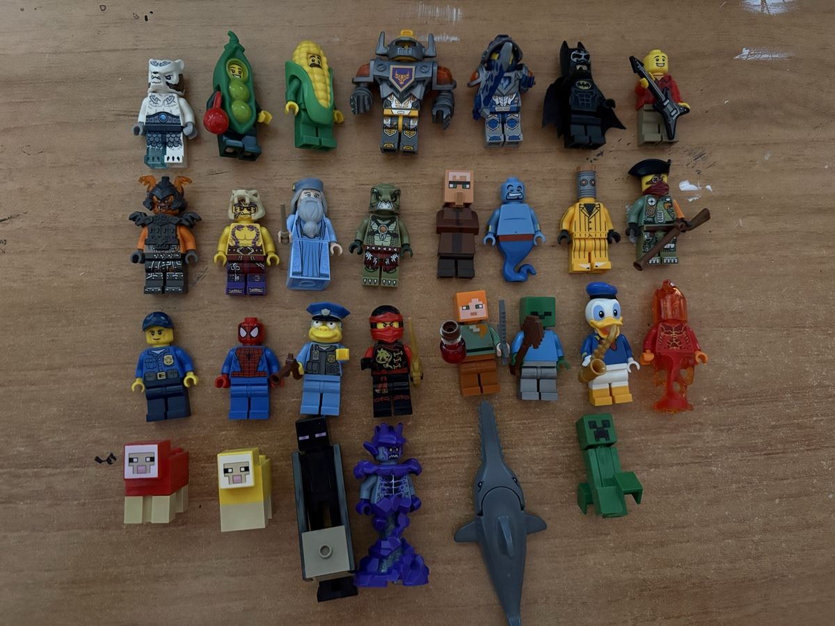 Lego Statuette: 29 diverse Lego Minifiguren – Usato da Birrwil venduto da kidsstore