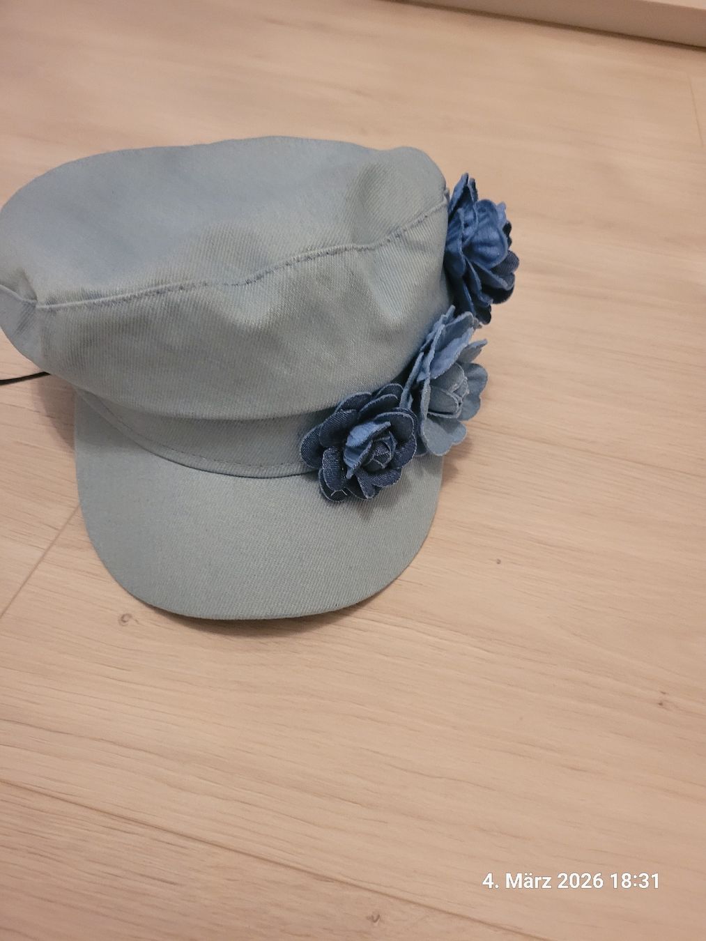 Copricapi, berretti & cappellini: Denim Hut mit Blumen – Usato da Bünzen venduto da Milly32 2
