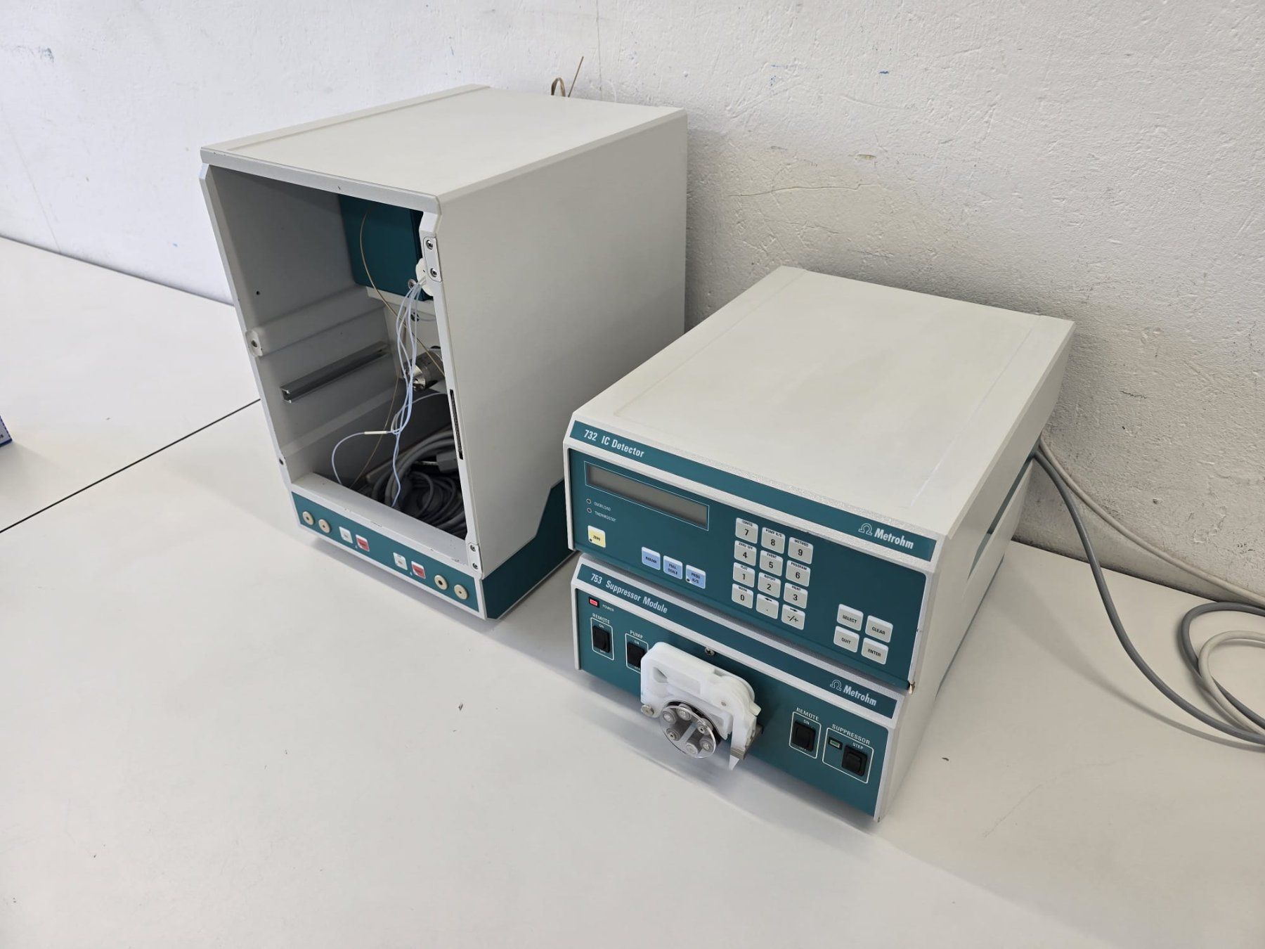 Tutte le macchine: 732 IC Detector, 753 Suppressor Module und 733 IC Separation – Usato da Niederdorf venduto da LeptonAG_Labor 6