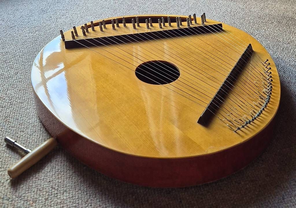 Strumenti musicali: A vendre cithare modèle "Aura" 25 cordes neuve – Usato da Les Giettes venduto da mar_789z 2