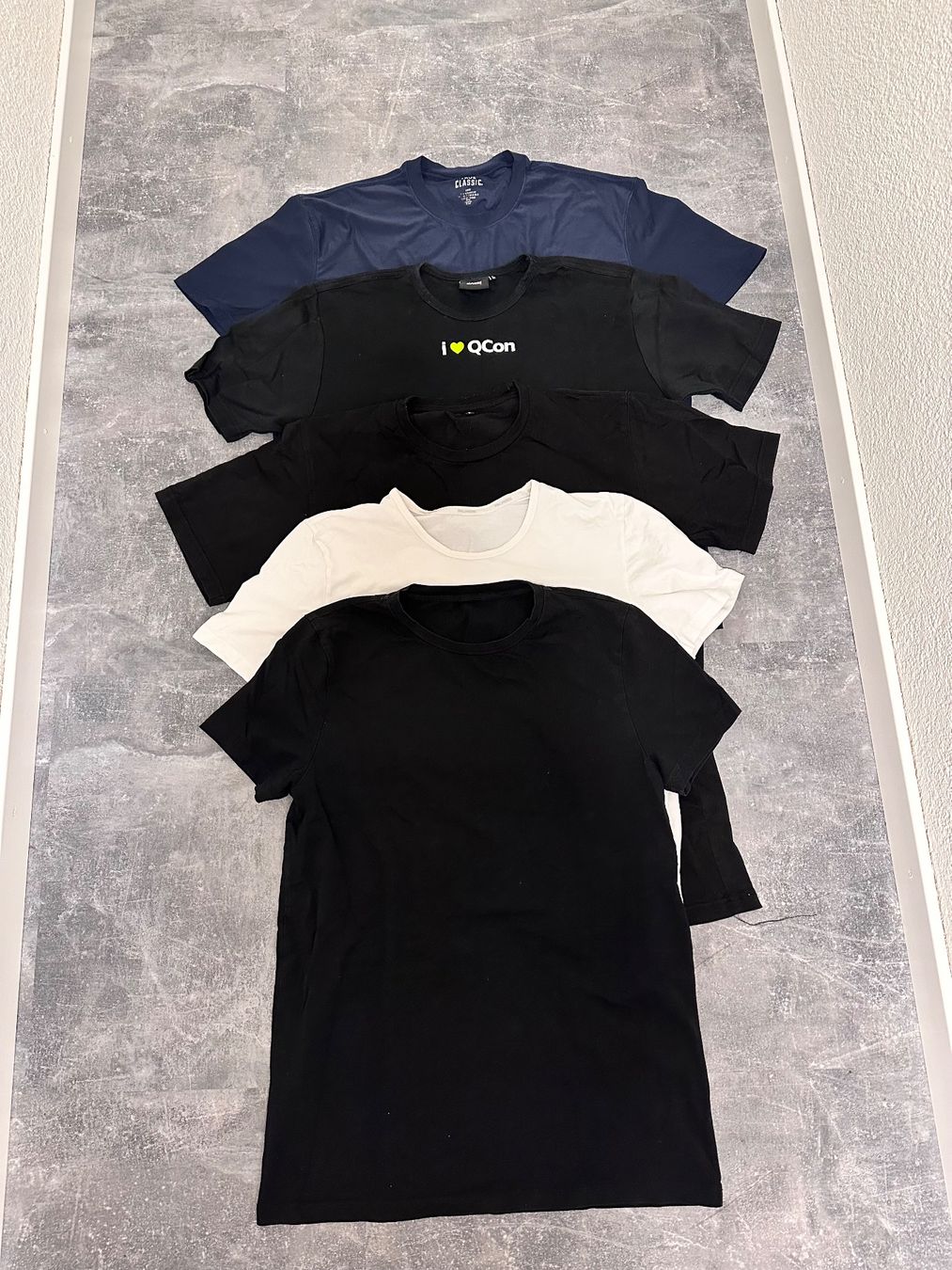 T-shirt: 5x T-shirt- Size: M&L – Usato da Andermatt venduto da stark19