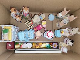 Lot Sylvanian Families 16 figurines et accessoires divers