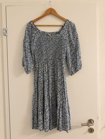 Damen Kleid blau mit Blumenmuster gebraucht