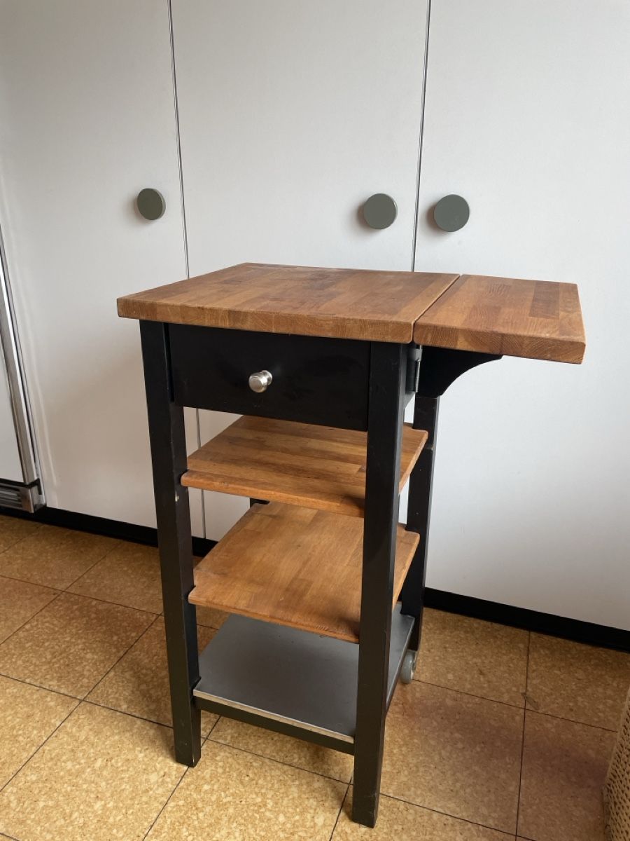 Tische: Küchen Rolltisch – Gebraucht aus Freidorf TG von ibipatria