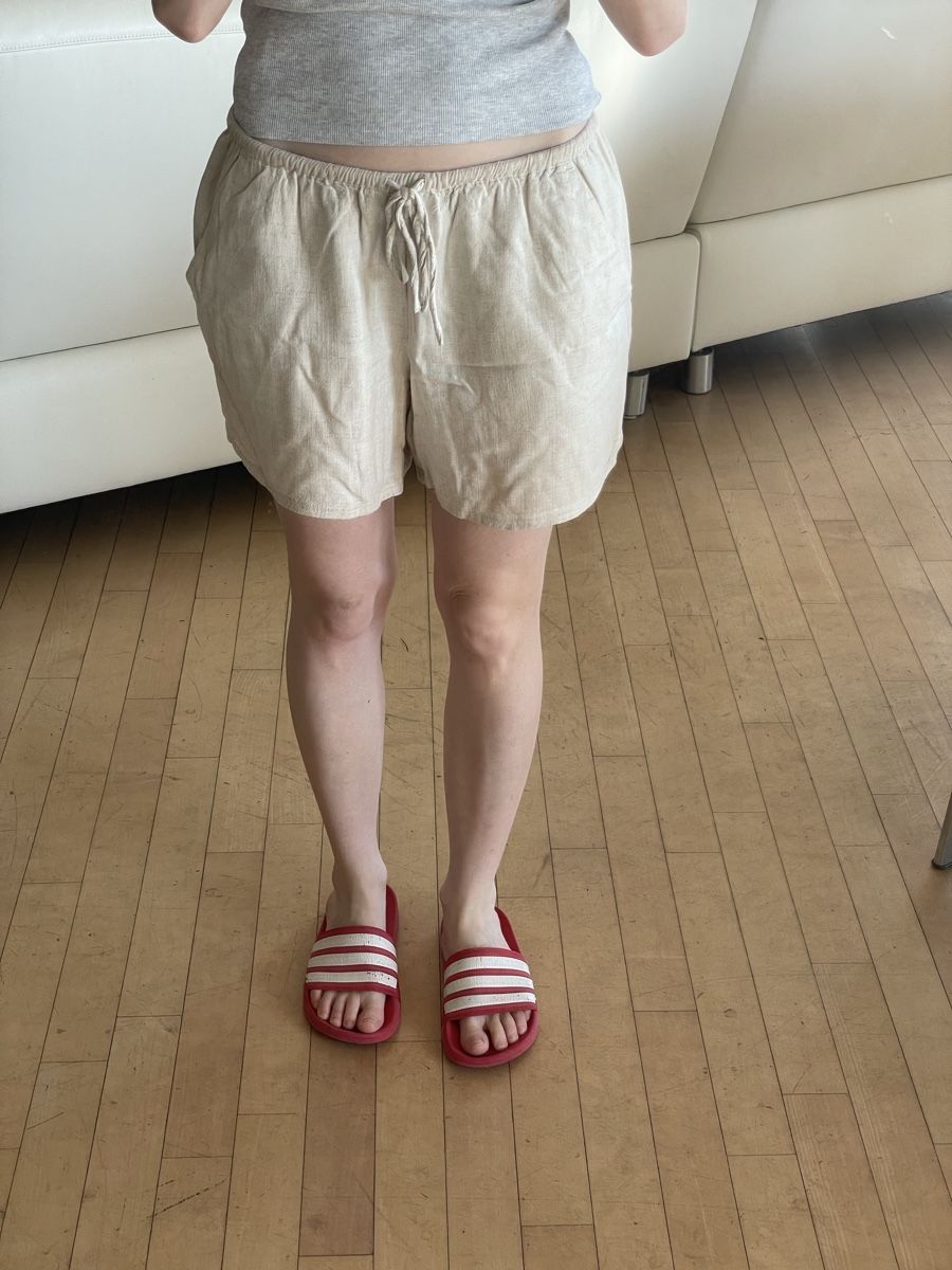 H&M Pantaloni: H&M beige Shorts, Grösse S – Nuovo (secondo la descrizione) da Volketswil venduto da yar_c9dx